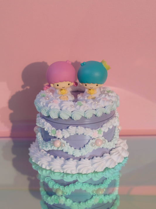 Little Twin Stars Bridge Cake - Grinder