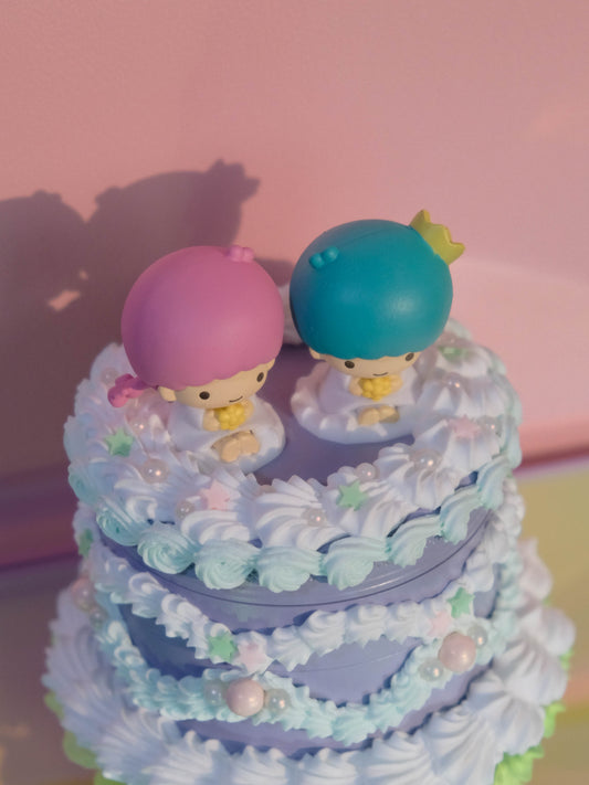 Little Twin Stars Bridge Cake - Grinder