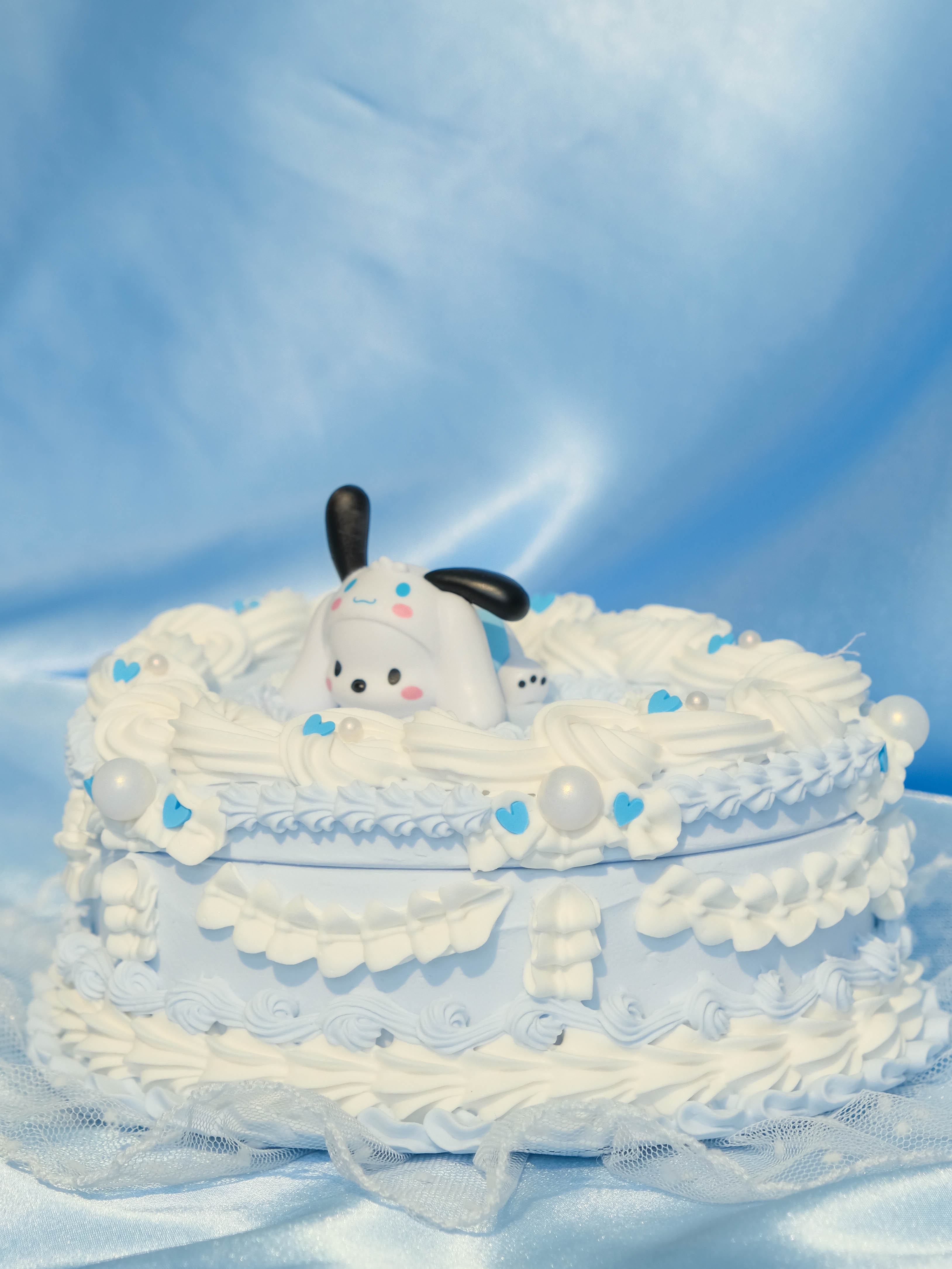 2kg Lazy boy on a bed cake with cream finish | Happyoi | Cake |