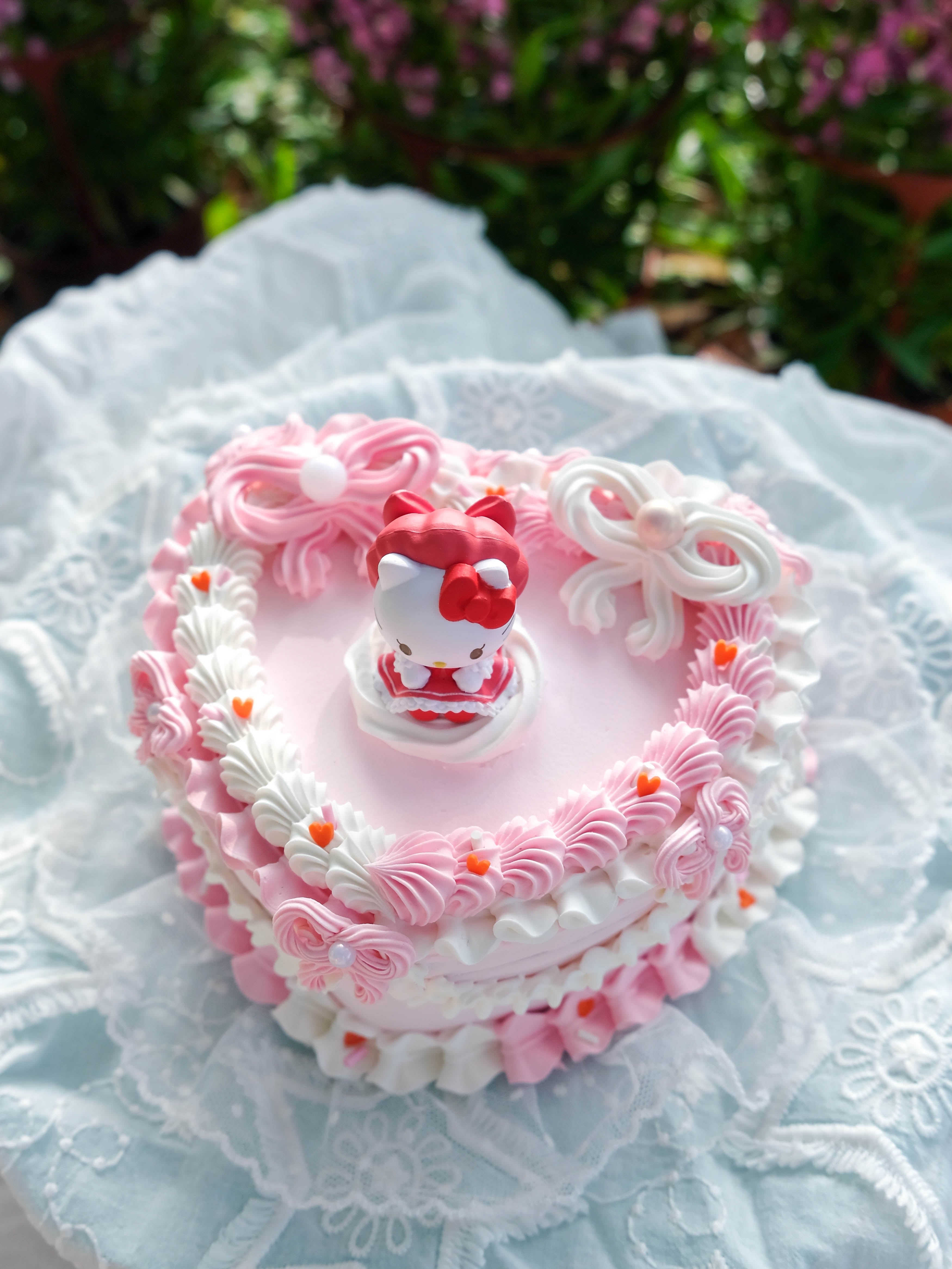 Hello Kitty Heart | Hello kitty birthday cake, Hello kitty cake, Hello  kitty birthday theme