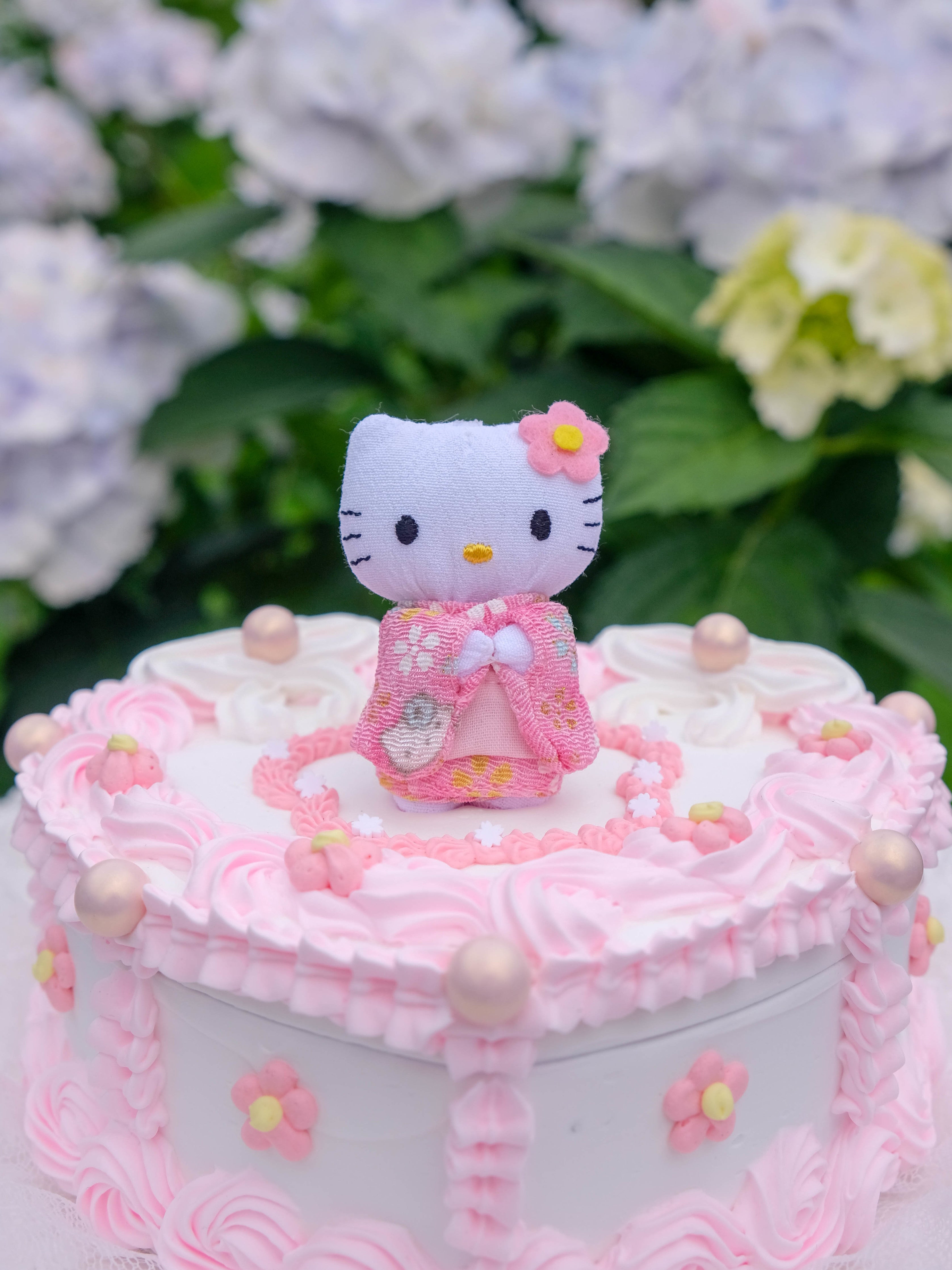 Hello Kitty 6 inch buttercream heart cake #cakedecorating #heartcake ... |  cakes | TikTok